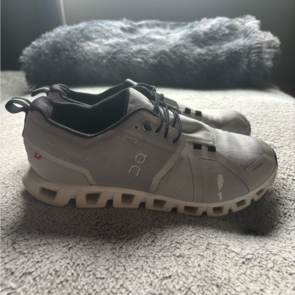 On Running Cloud 5 Waterproof Glacier/White Shoes - Picture 3 of 10